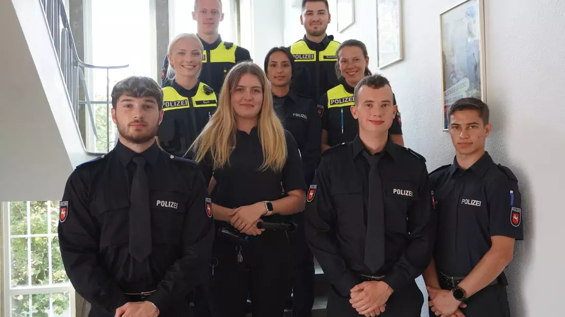 POL-HM: Neun Studierende der Polizeiakademie absolvieren die berufspraktiche Studienzeit in der Polizeiinspektion Hameln-Pyrmont/Holzminden - Bild: presseportal.de