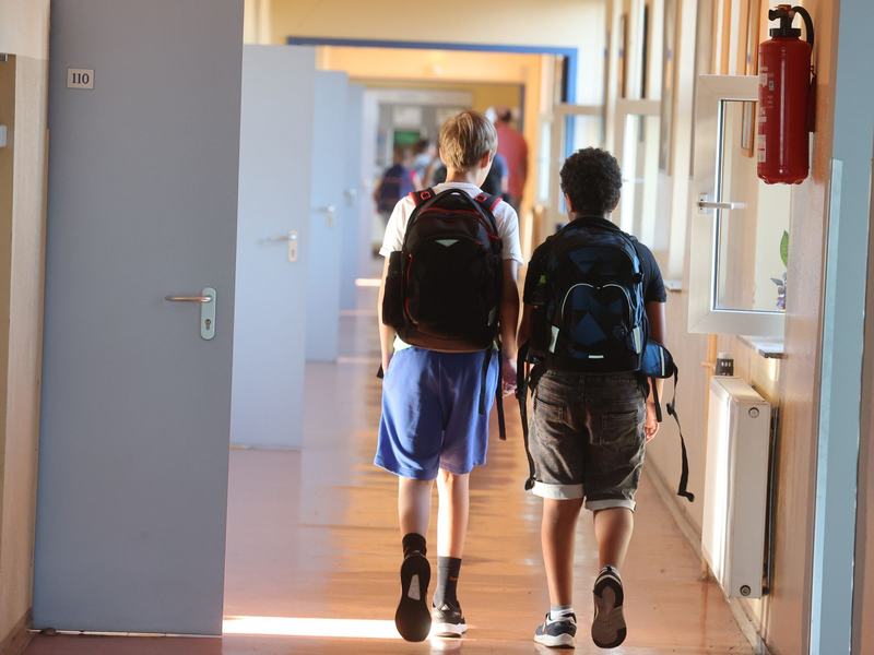 Der Anteil von Lehrern mit Einwanderungsgeschichte ist deutlich geringer (Archivfoto).  - Foto: Bodo Schackow/dpa