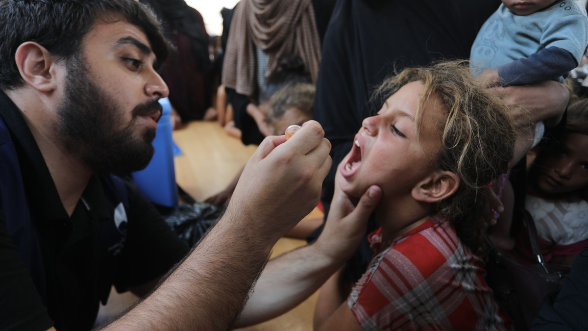 Für viele Familien ist es wegen anhaltender Kämpfe gefährlich, zu den Impfzentren zu gehen - Foto: Abed Rahim Khatib/dpa