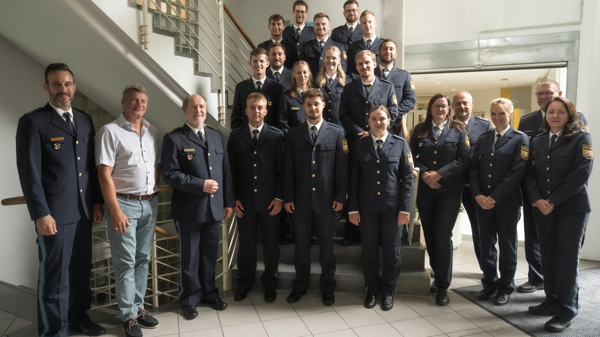 POL-MFR: (927) Das Polizeipräsidium Mittelfranken begrüßt seine neuen Beamtinnen und Beamten - Foto: presseportal.de