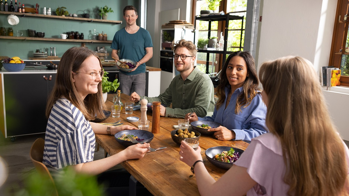 Im Land der Schnellesser: Die Deutschen mögen es sättigend und lecker - und das in maximal 30 Minuten / Repräsentative Bevölkerungsumfrage zum Thema Mittagspause - Foto: presseportal.de