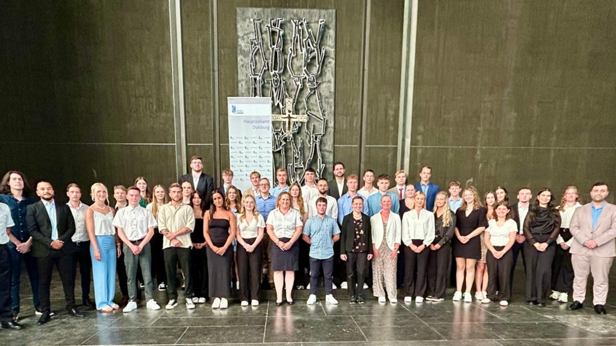 HZA-DU: Berufseinsteiger beim Hauptzollamt Duisburg - Jetzt Karriere beim ZOLL starten! - Foto: presseportal.de