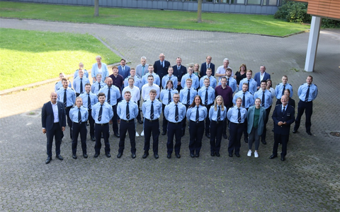 POL-MI: Nachersatz: Zahlreiche neue Polizistinnen und Polizisten im Mindener Kreishaus begrüßt - Foto: presseportal.de