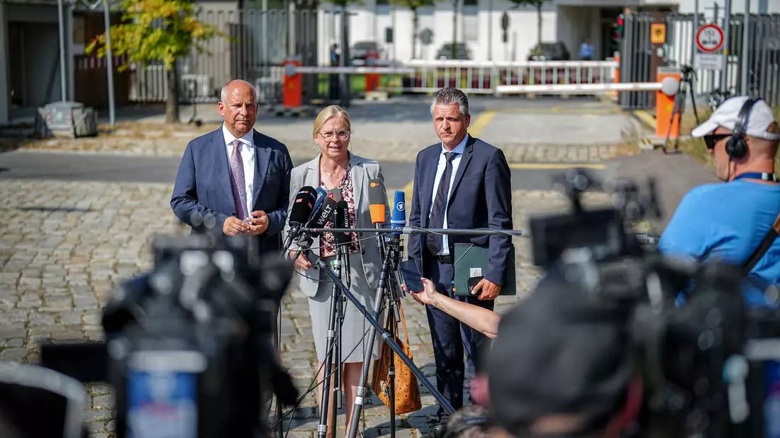 Vertreter der Union und der Länder trafen sich im Bundesinnenministerium mit Ampel-Vertretern. - Bild: Kay Nietfeld/dpa