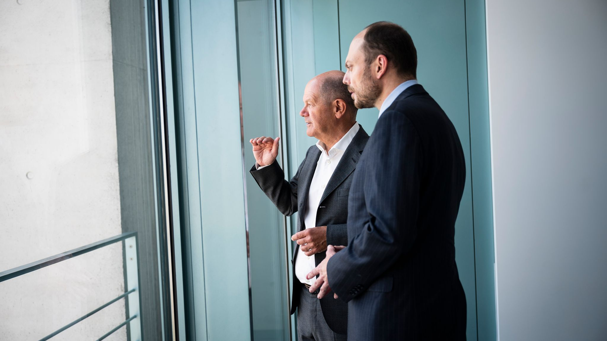 Haben länger miteinander gesprochen: Scholz empfängt den freigelassenen Kremlgegner im Bundeskanzleramt. - Foto: Sandra Steins/Bundesregierung/dpa