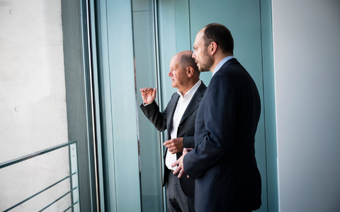 Haben länger miteinander gesprochen: Scholz empfängt den freigelassenen Kremlgegner im Bundeskanzleramt. - Foto: Sandra Steins/Bundesregierung/dpa