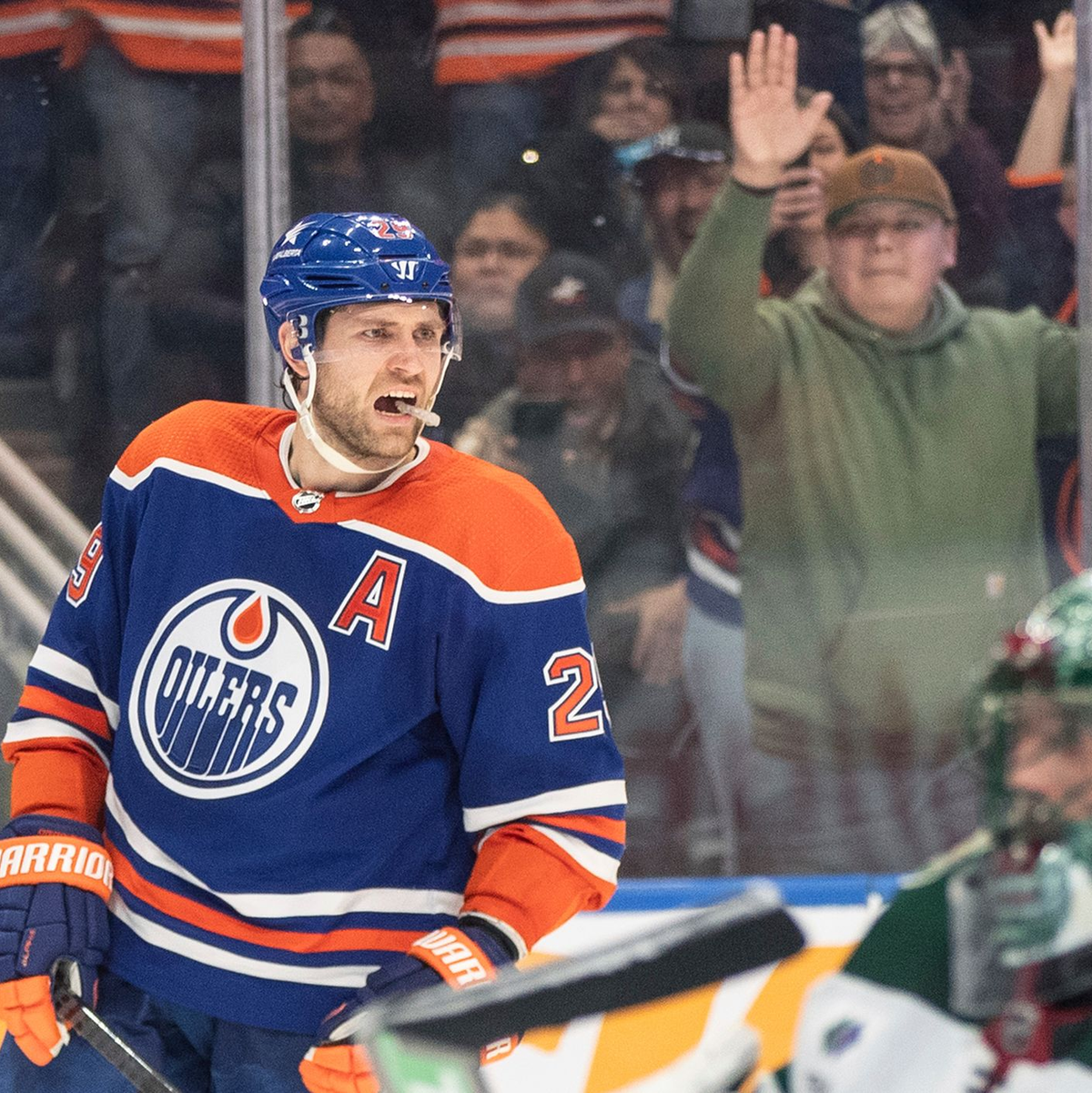 Leon Draisaitl hat seinen NHL-Vertrag in Edmonton verlängert. - Foto: JASON FRANSON/The Canadian Press/AP/dpa