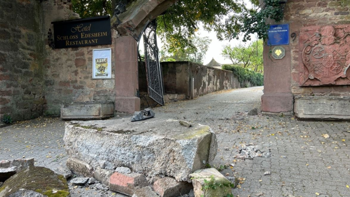 POL-PDLD: Edesheim - Torbogen beschädigt - Foto: presseportal.de