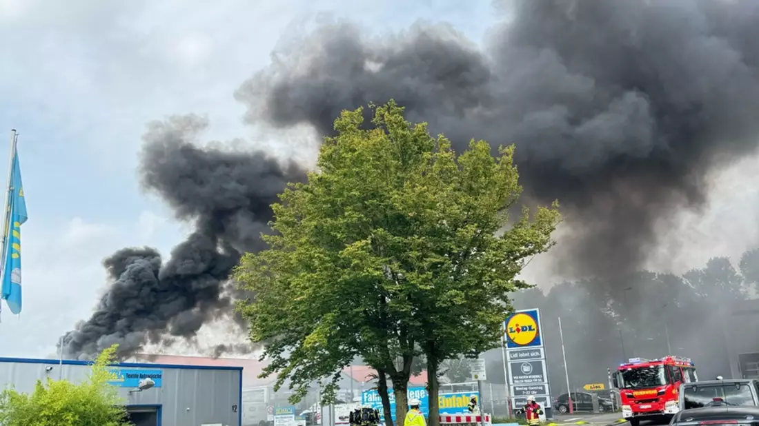 FW-Erkrath: Zwei Brandeinsätze am Dienstag forderten die Feuerwehr Erkrath - Bild: presseportal.de