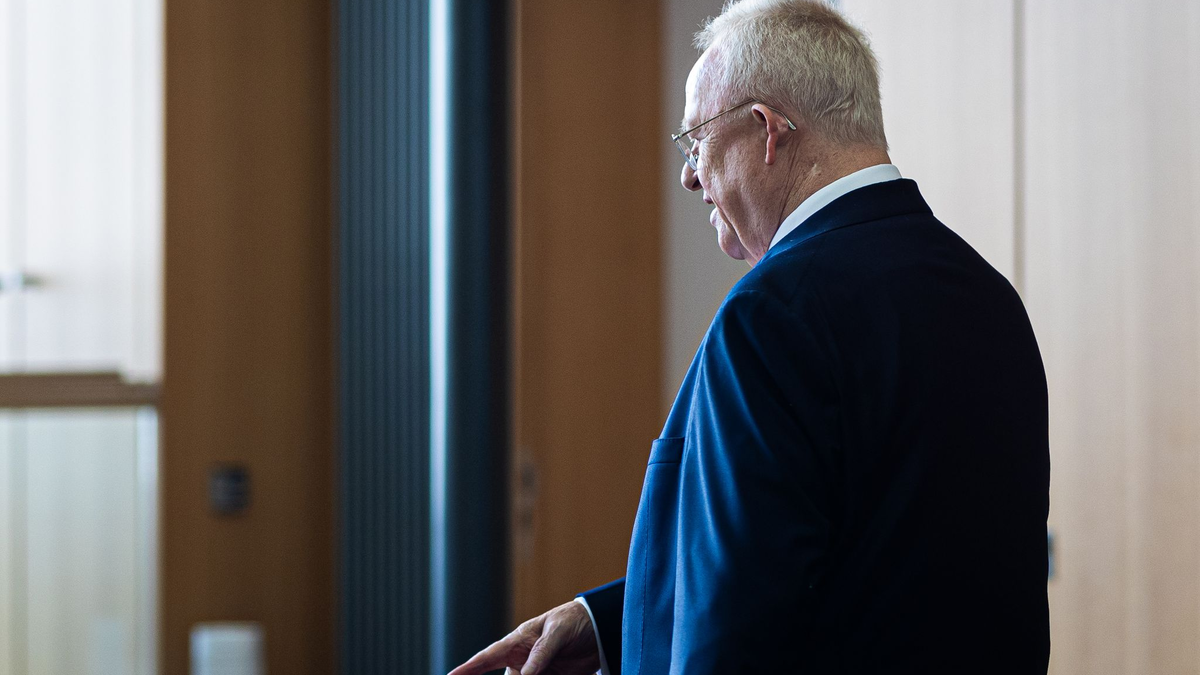 Nach der Anlage zum Auftakt schildert am zweiten Prozesstag die Verteidigung ihre Sicht der Dinge. (Archivbild) - Foto: Moritz Frankenberg/dpa