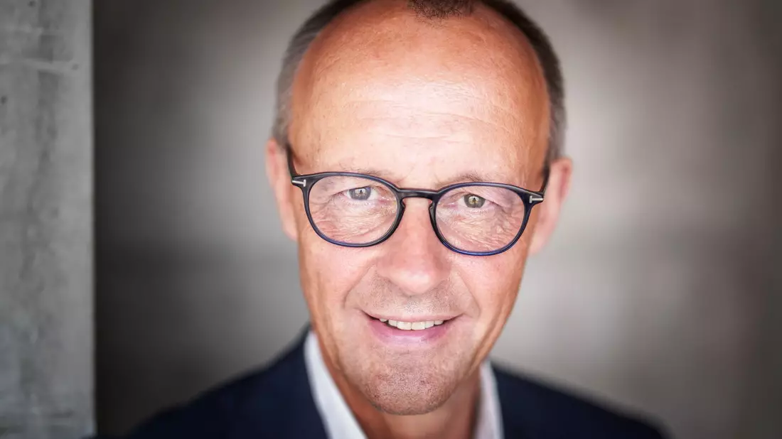 CDU-Chef Merz sieht die FDP aktuell «auf dem Sterbebett». - Bild: Michael Kappeler/dpa