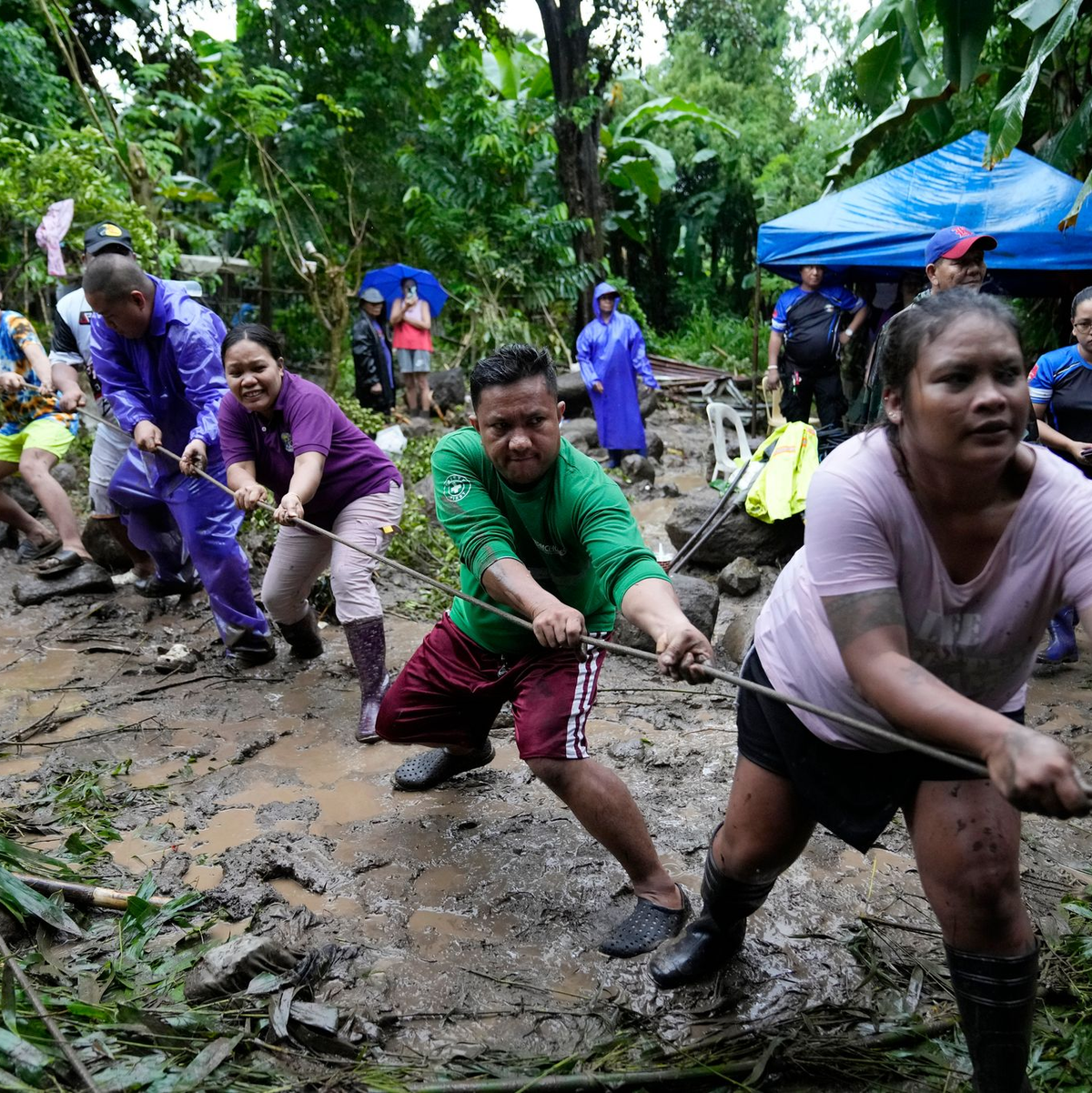 Viele der Todesopfer auf den Philippinen starben bei Erdrutschen. - Foto: Aaron Favila/AP/dpa