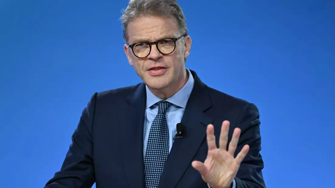 Deutsche-Bank-Chef Sewing warnt nach den Landtagswahlen in Ostdeutschland vor Folgen für den Standort Deutschland. (Archivbild) - Bild: Arne Dedert/dpa