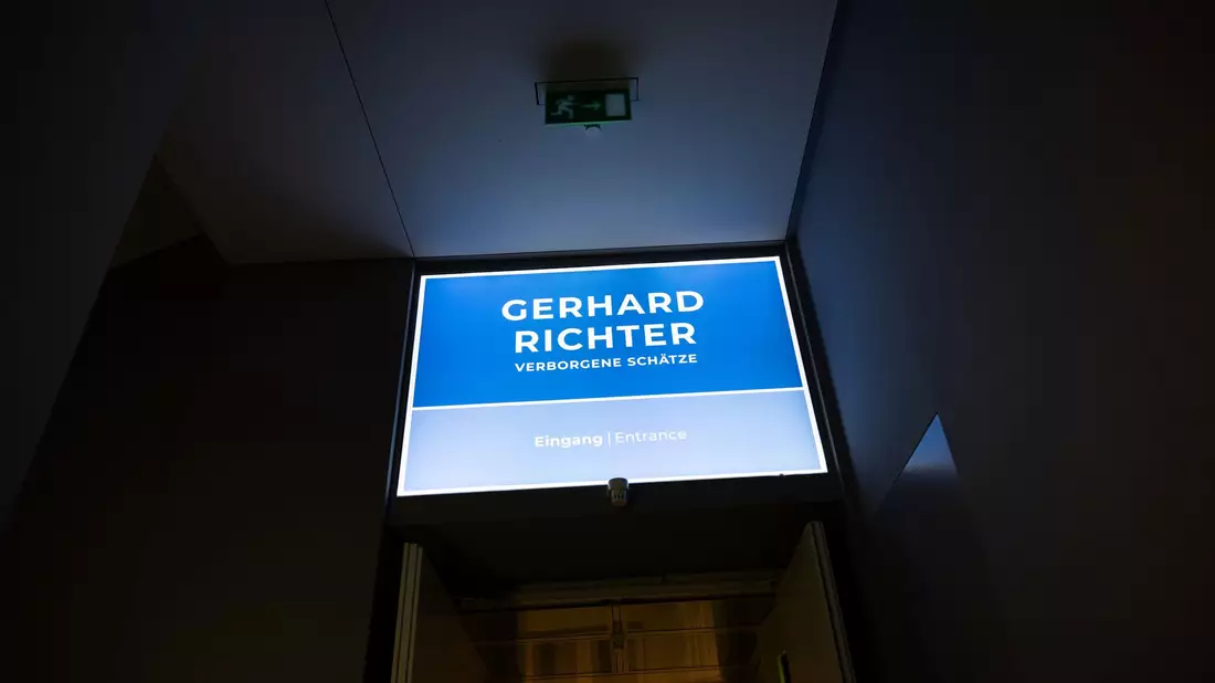 Für eine Ausstellung mit Werken von Gerhard Richter hat Kurator Markus Heinzelmann zweieinhalb Jahre in privaten Sammlungen geforscht. - Bild: Rolf Vennenbernd/dpa