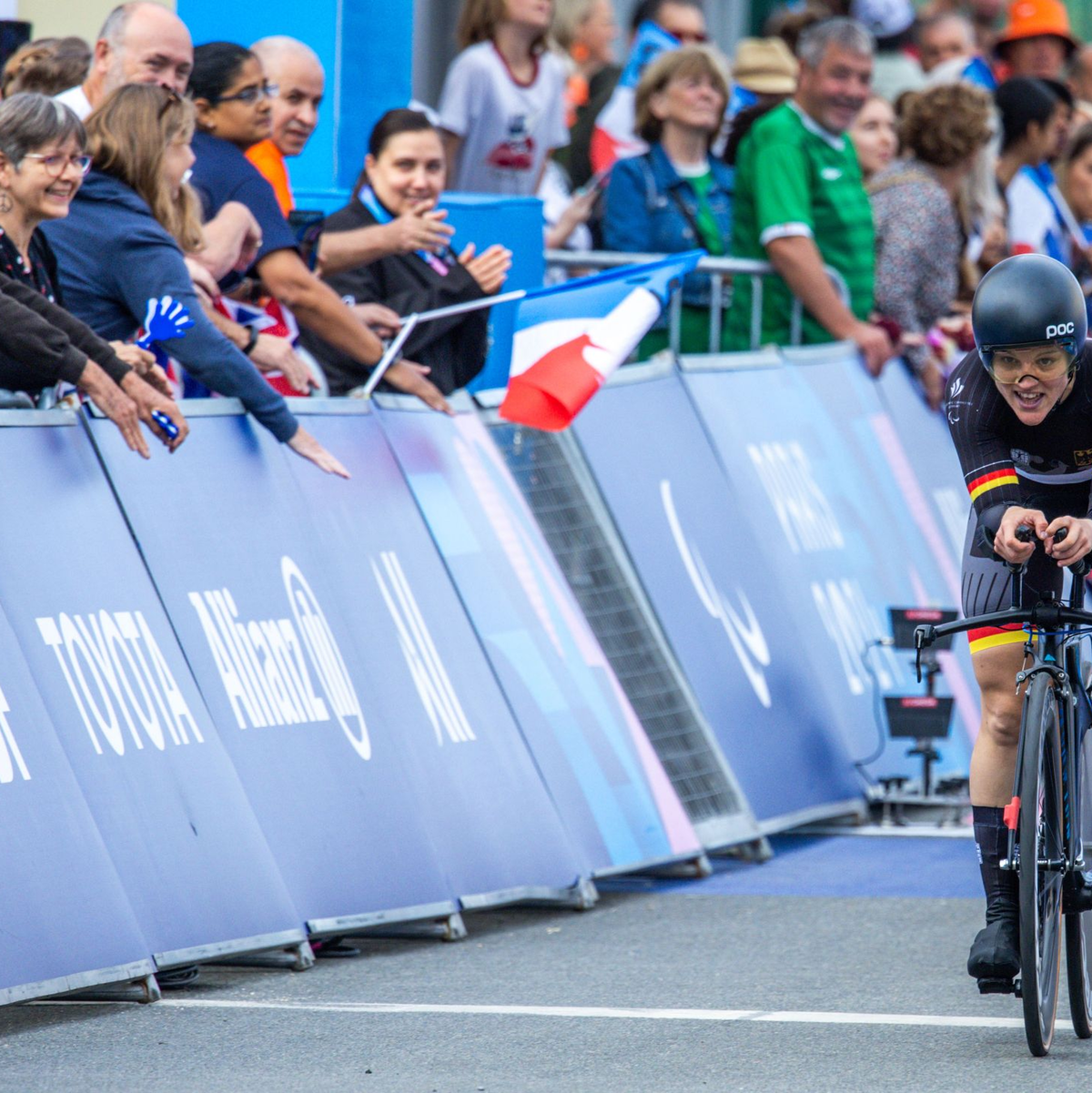 Maike Hausberger jubelt über Gold - Foto: Jens Büttner/dpa