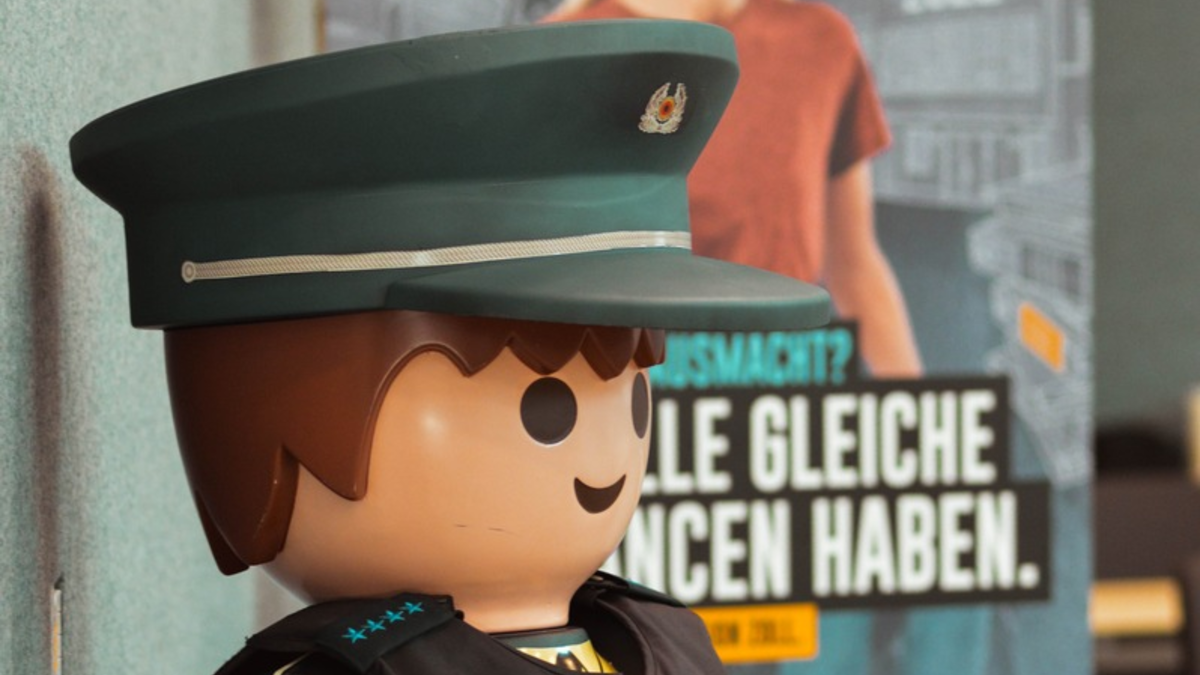 HZA-HST: Berufseinsteiger beim Hauptzollamt Stralsund ./. Jetzt Karriere beim ZOLL starten! - Foto: presseportal.de