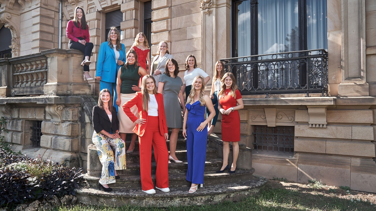 Die Wahl der Deutschen Weinkönigin im SWR / Vorentscheidung am 21. September 2024 und Finale am 27. September 2024 aus dem Saalbau in Neustadt an der Weinstraße - Publikum stimmt über Titel mit ab - Foto: presseportal.de