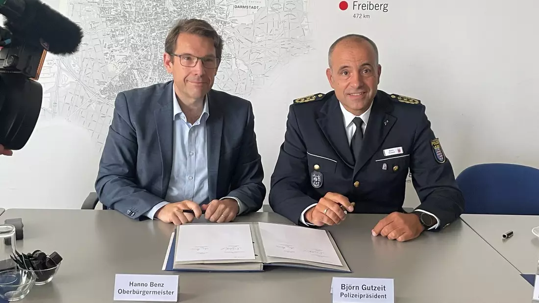 POL-DA: Darmstadt: Gemeinsam für ein sicheres Darmstadt/Oberbürgermeister und Polizeipräsident unterzeichnen Aktionsplan Sicheres Darmstadt - Bild: presseportal.de