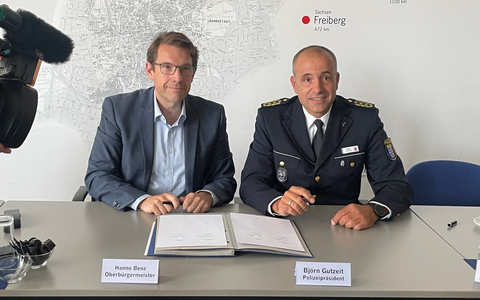 POL-DA: Darmstadt: Gemeinsam für ein sicheres Darmstadt/Oberbürgermeister und Polizeipräsident unterzeichnen Aktionsplan Sicheres Darmstadt - Foto: presseportal.de