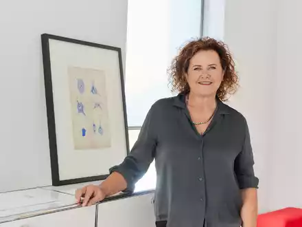 Für ihre Entdeckung der Proteinproduktion an den Synapsen im Gehirn bekommt die US-Forscherin Erin Schuman den Körber-Preis für die Europäische Wissenschaft 2024. - Foto: Marcus Gloger/Körber-Stiftung /dpa
