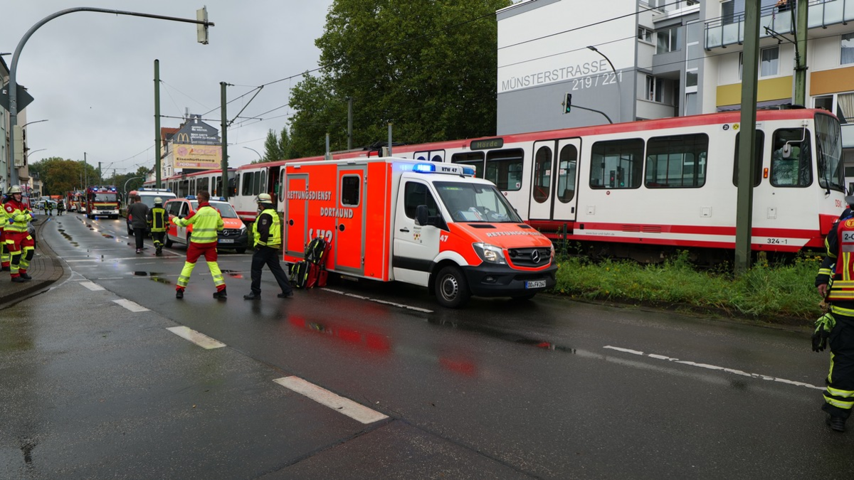 FW-DO: Tragischer Verkehrsunfall - Kind gerät unter Straßenbahn - Foto: presseportal.de