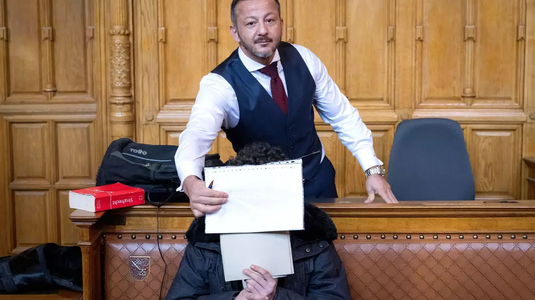 Das Gericht verurteilte den Mann zu einer hohen Strafe. (Archivfoto) - Bild: Sina Schuldt/dpa