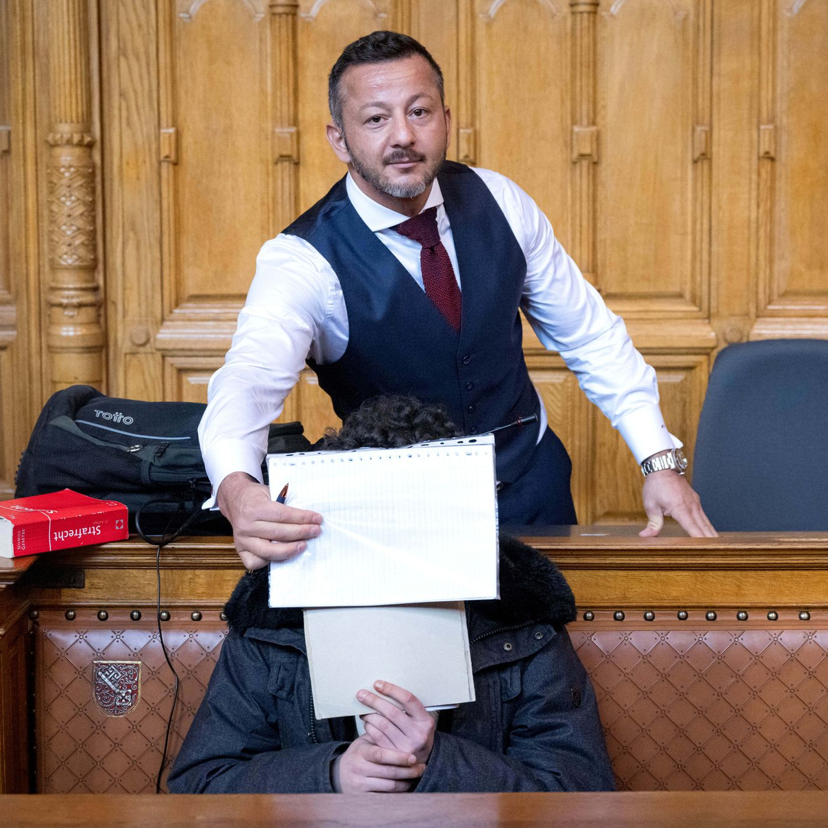 Das Gericht verurteilte den Mann zu einer hohen Strafe. (Archivfoto) - Foto: Sina Schuldt/dpa