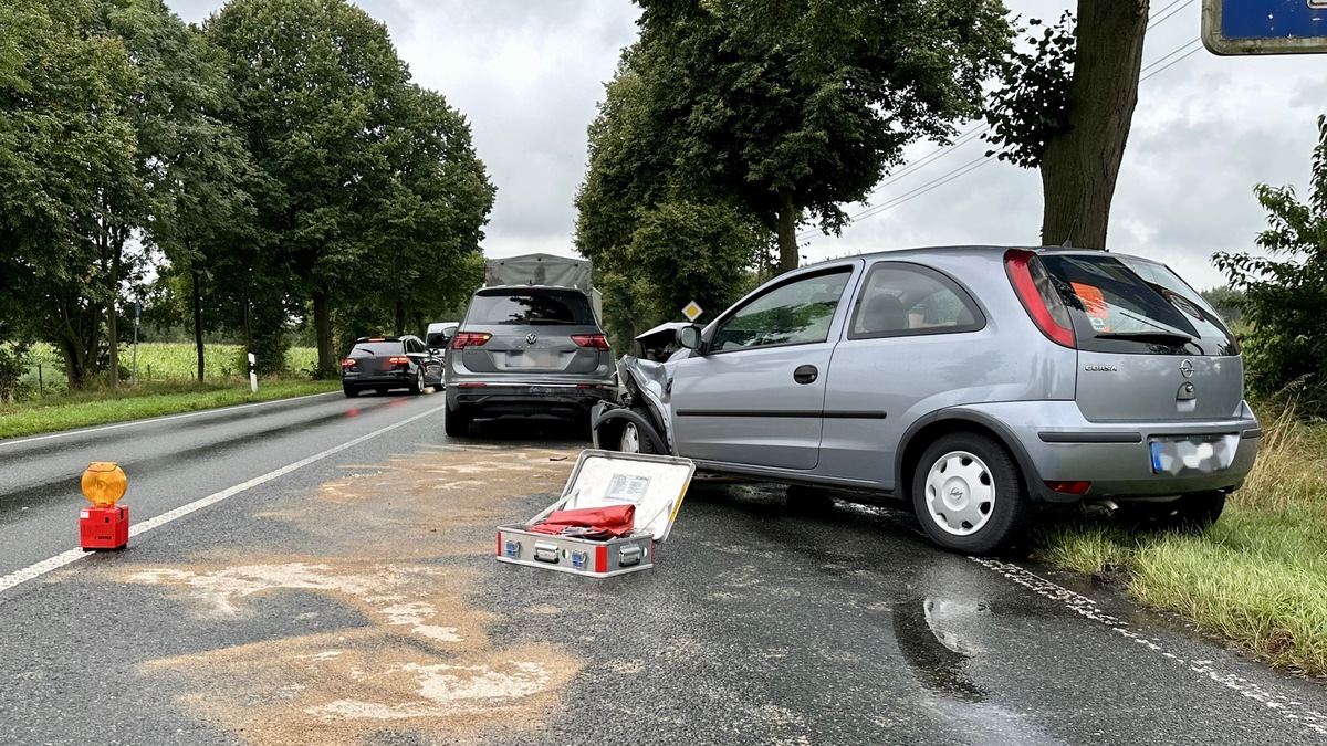 FW Hünxe: Auslaufende Betriebsmittel nach Verkehrsunfall - Eine verletzte Person - Foto: presseportal.de