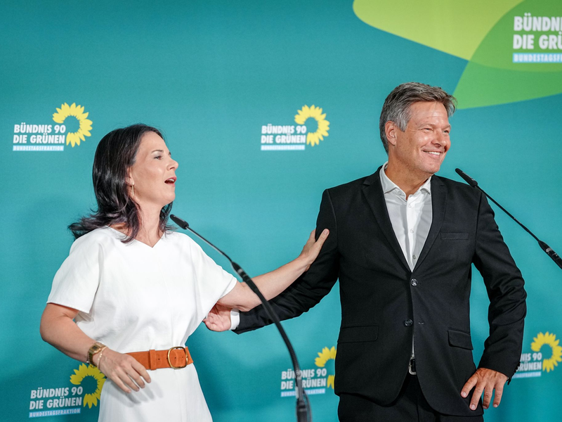 Göring-Eckardt und Nouripour sind nicht die einzigen, die für die Grünen ins Bundestagspräsidium wollen - auch Claudia Roth hat sich beworben. (Archivbild) - Foto: Kay Nietfeld/dpa