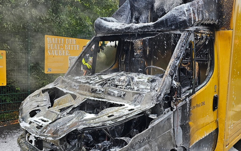 FW-BO: Lieferwagen brennt in voller Ausdehnung - Foto: presseportal.de