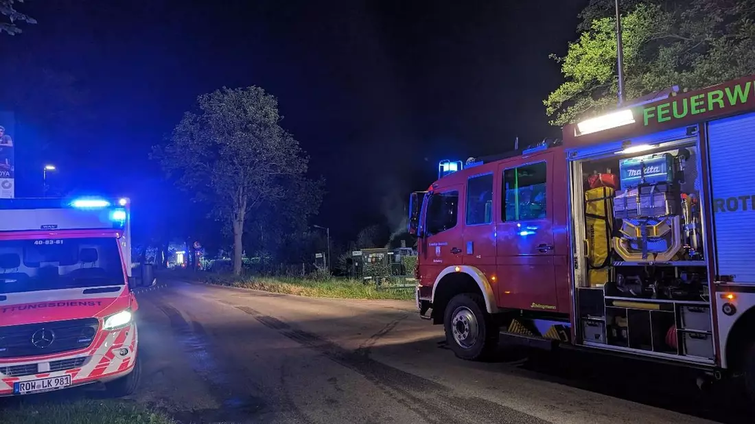 FW-ROW: Brand in Kleingartenkolonie - Gartenlaube komplett zerstört - Bild: presseportal.de