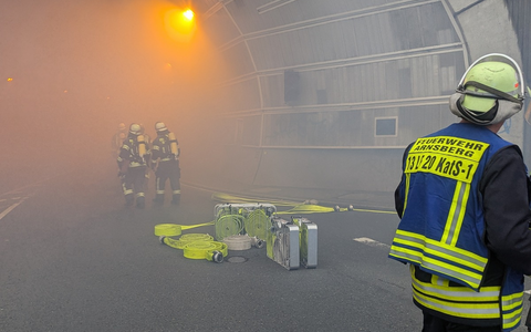 FW-AR: Erfolgreiche Einsatzsimulation im Arnsberger Altstadttunnel - Foto: presseportal.de