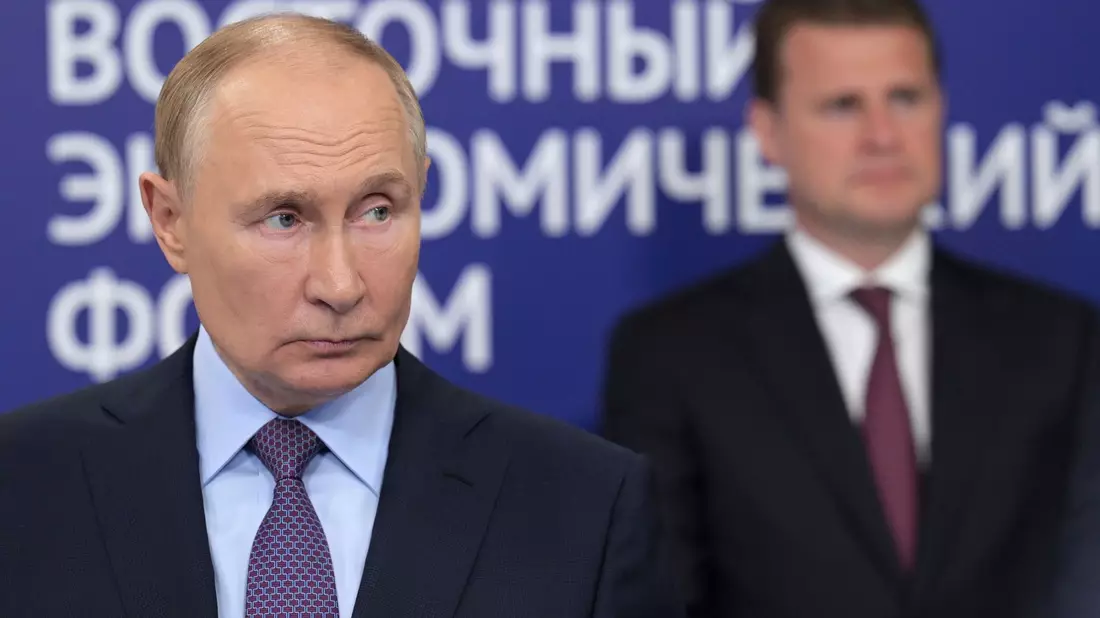 Der russische Präsident Wladimir Putin hat erstmals öffentlich eingeräumt, sich in der Vergangenheit mit dem nun in Frankreich strafrechtlich verfolgten Telegram-Gründer Pawel Durow getroffen zu haben. - Bild: Alexei Nikolsky/Pool Sputnik Kremlin/AP/dpa