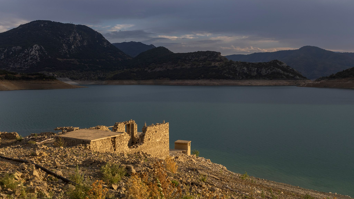 Der Stausee liegt 250 Kilometer westlich von Athen. - Foto: Socrates Baltagiannis/dpa