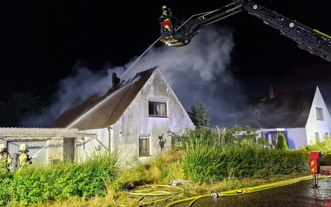 FW Bremerhaven: Zahlreiche unwetterbedingte Einsätze im Stadtgebiet Bremerhaven - Vorbereitende Maßnahmen zeigen Wirkung. - Foto: presseportal.de