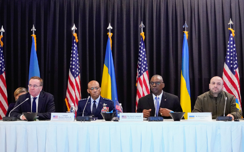 Zur Kontaktgruppe gehören etwa 50 Staaten, darunter Deutschland. (Archivfoto) - Foto: Uwe Anspach/dpa