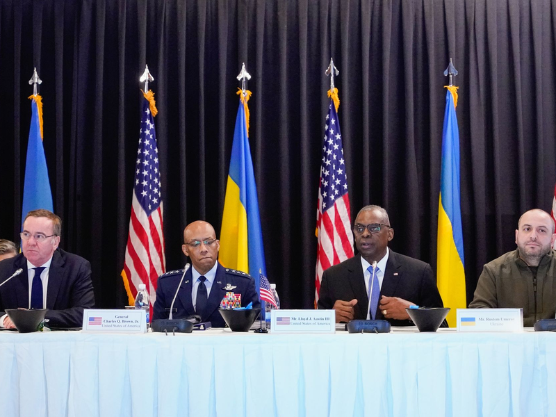 Zur Kontaktgruppe gehören etwa 50 Staaten, darunter Deutschland. (Archivfoto) - Foto: Uwe Anspach/dpa