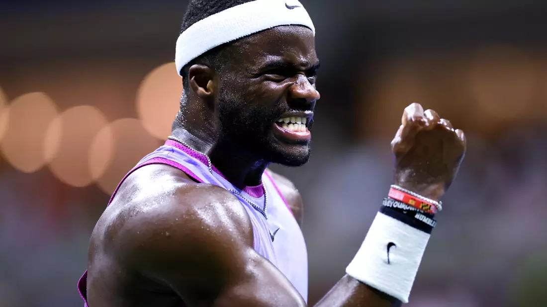 Frances Tiafoe wird vom Publikum für seine spektakuläre Spielweise geliebt. - Bild: Adam Hunger/AP/dpa