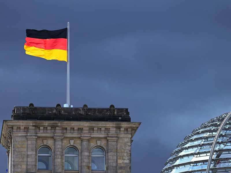 Heute ist das Reichstagsgebäude in Berlin Sitz des Bundestags. - Foto: Soeren Stache/dpa