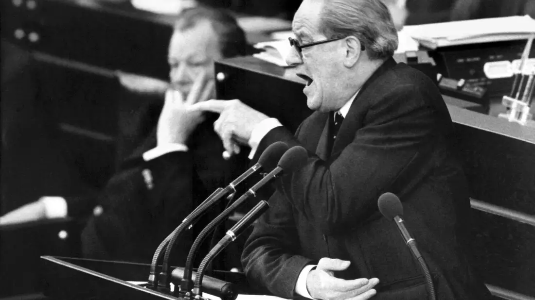«Dreckschleuder»: Der SPD-Politiker Herbert Wehner wurde gern deutlich im Bundestag. - Bild: picture-alliance / dpa
