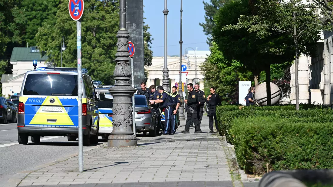 Polizeieinsatz nach der Schießerei in München - Bild: Simon Sachseder/dpa