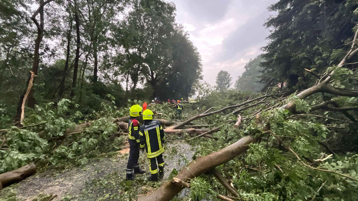 FW-OLL: Nachtrag zum Unwetter am 04. September - Über 100 Einsatzstellen beschäftigen die Feuerwehren bis spät in die Nacht - Foto: presseportal.de