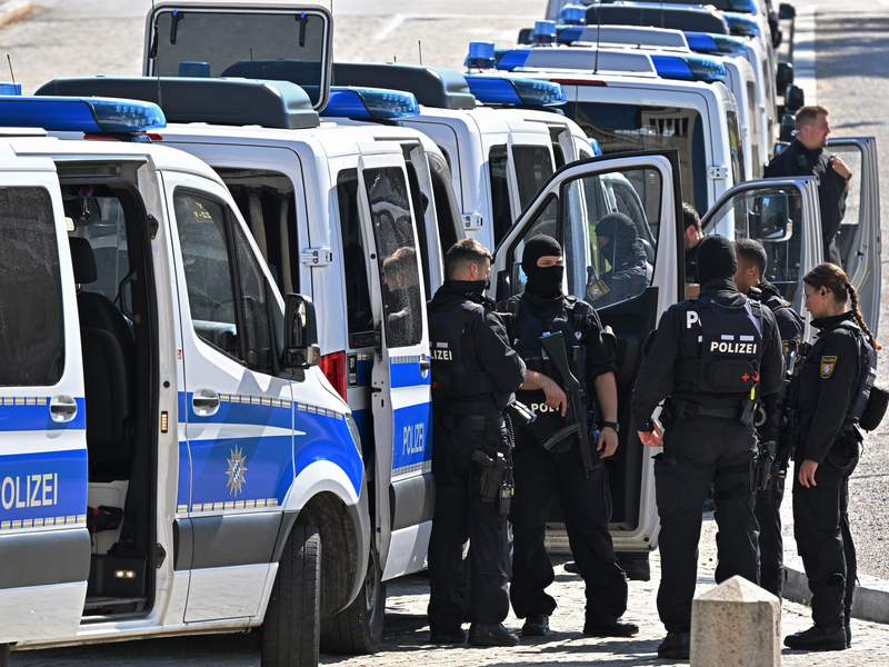 Großeinsatz vor dem israelischen Generalkonsulat in München - Foto: Peter Kneffel/dpa