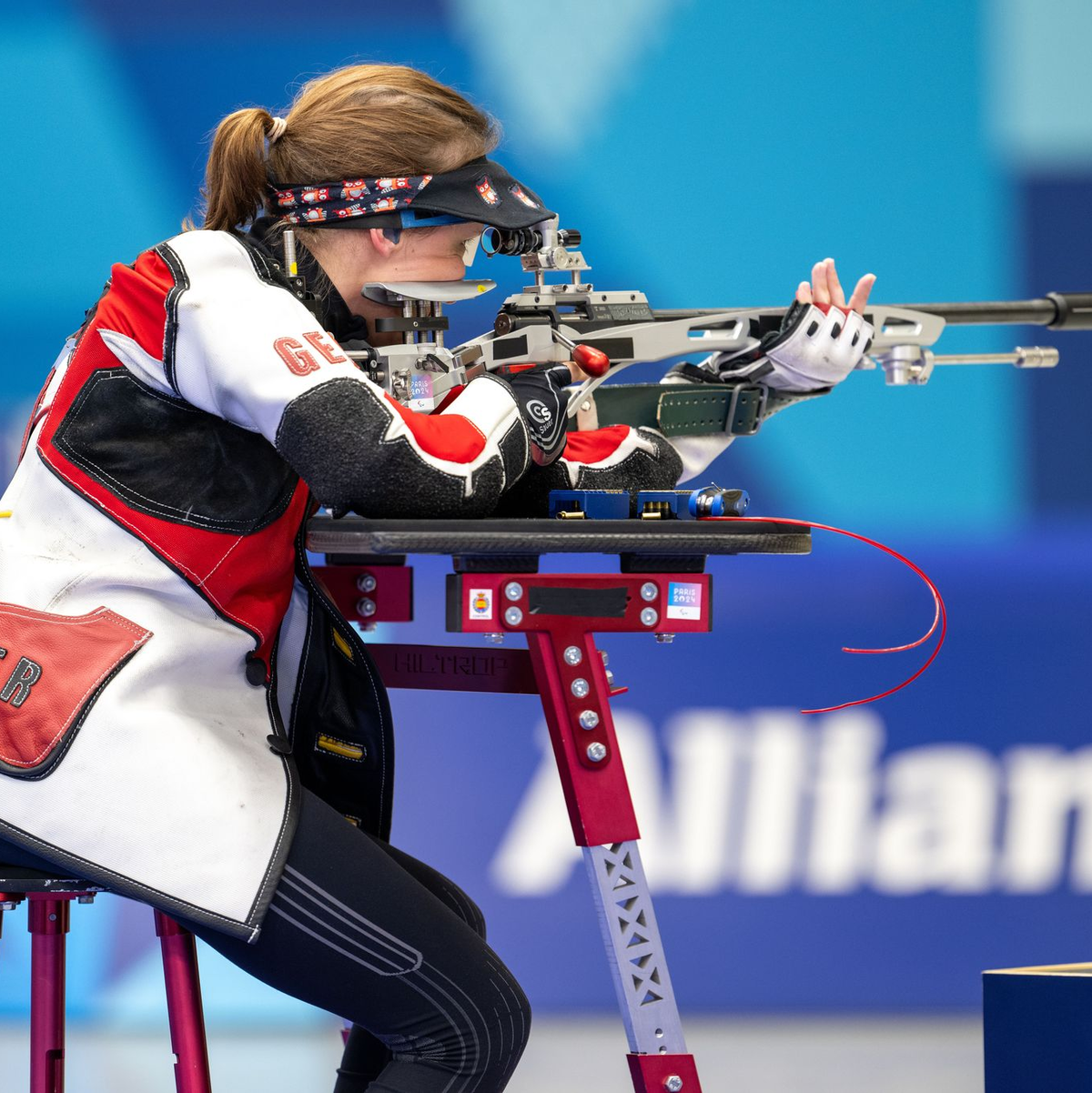 Zweites Gold für Schützin Natascha Hiltrop mit dem Kleinkalibergewehr. - Foto: Oliver Kremer/BEAUTIFUL SPORTS/dpa