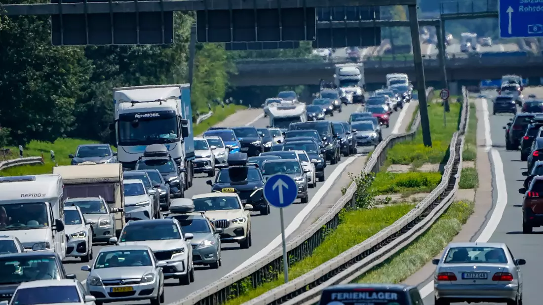 Es soll ein Konsolidierungsprogramm aufgelegt werden, um Kosten zu senken, Ressourcen effizienter zu nutzen und Prozesse zu straffen. (Archivbild) - Bild: Uwe Lein/dpa