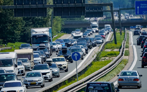 Es soll ein Konsolidierungsprogramm aufgelegt werden, um Kosten zu senken, Ressourcen effizienter zu nutzen und Prozesse zu straffen. (Archivbild) - Foto: Uwe Lein/dpa