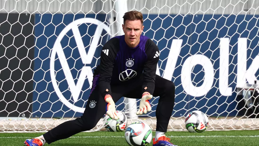 Marc-André ter Stegen beim Training in Herzogenaurach. - Bild: Daniel Karmann/dpa