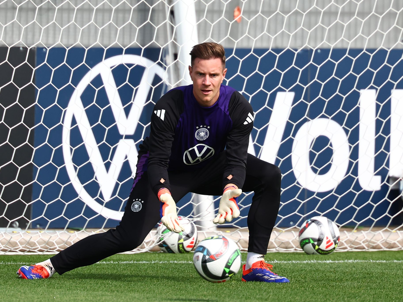 Marc-André ter Stegen beim Training in Herzogenaurach. - Foto: Daniel Karmann/dpa