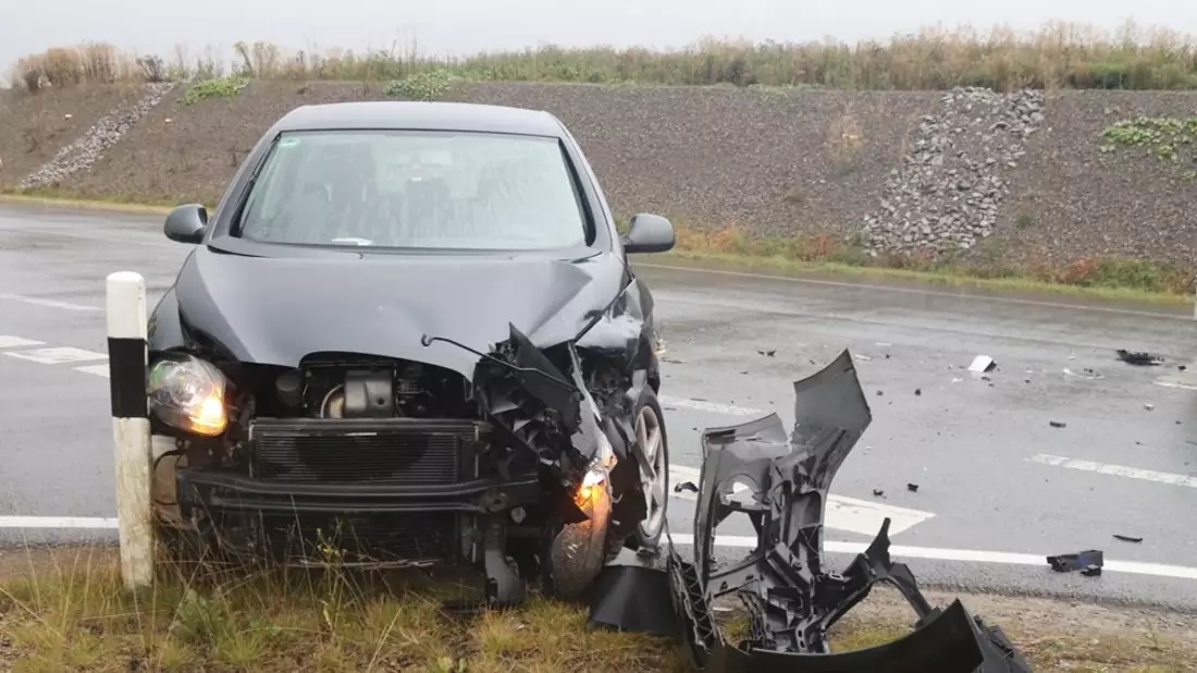 POL-HX: Schwerer Verkehrsunfall mit zwei Verletzten - Bild: presseportal.de