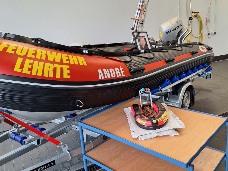 FW Lehrte: Taufe des neuen Rettungsbootes auf den Namen eines verstorbenen Feuerwehrkameraden - Foto: presseportal.de